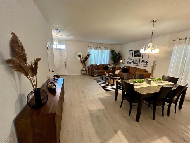 Foto del edificio - 347 Cotswold Cir