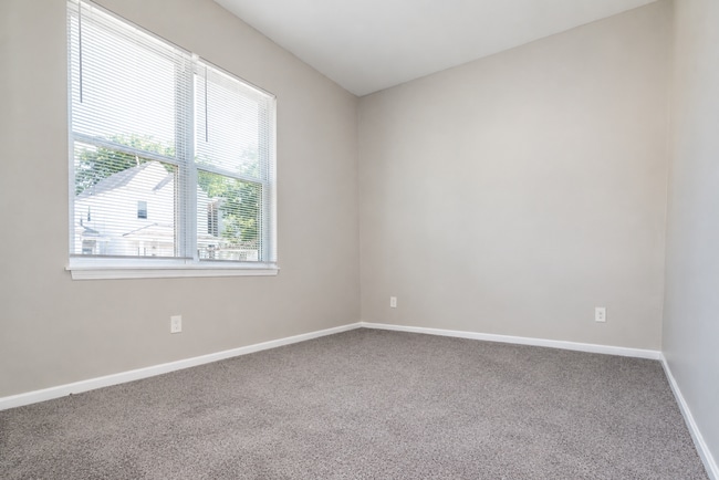 Photo - 500 E Ormsby Ave Apartment