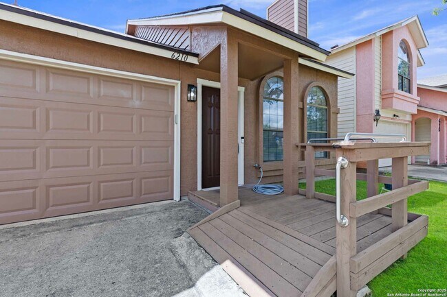 Building Photo - Nicely Updated 3-Bedroom in Northwest Cros...