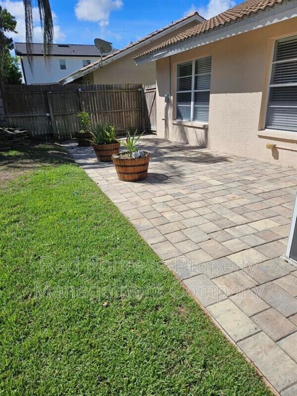 Foto del edificio - 12290 Eagle Pointe Cir