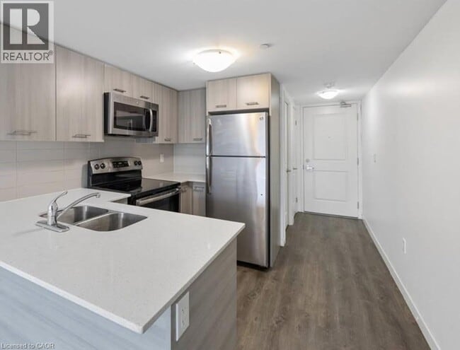 Photo du bâtiment - 220 Cannon St E