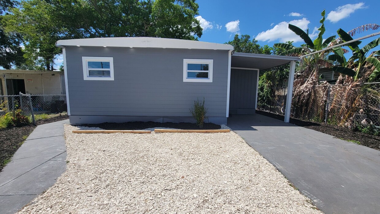 Foto principal - 1010 50th Avenue Ter W