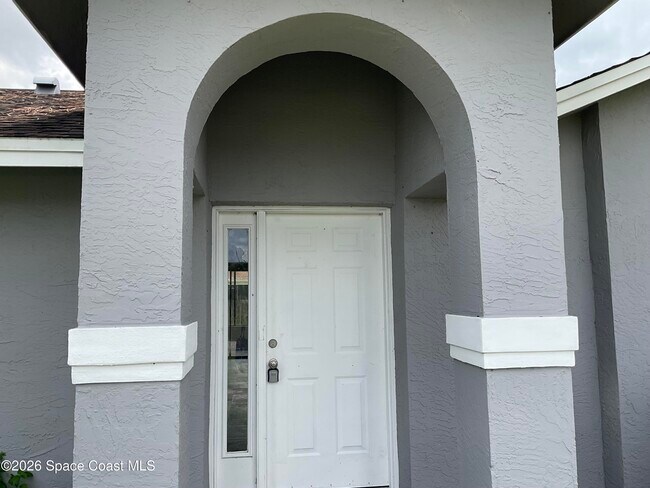 Building Photo - 1712 Valcourt St NW