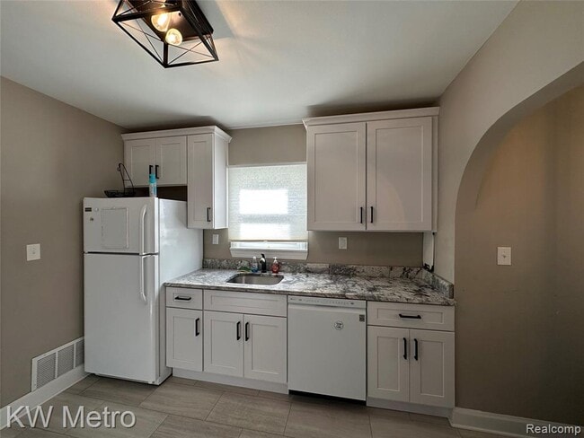 Building Photo - 21503 Collingham Ave