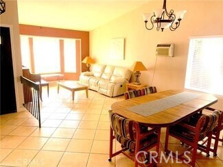 Foto del edificio - 1271 N Emogene St
