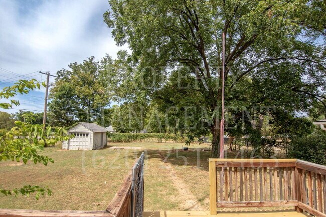 Foto del edificio - 3 Bed, 2 Bath - Detached Garage
