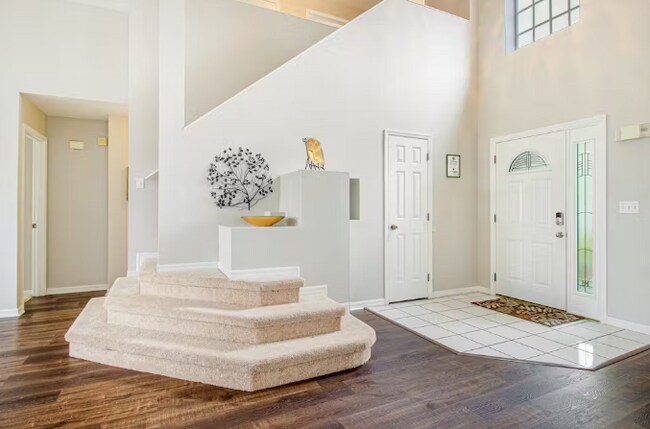 Building Photo - 8053 White Crane Ct