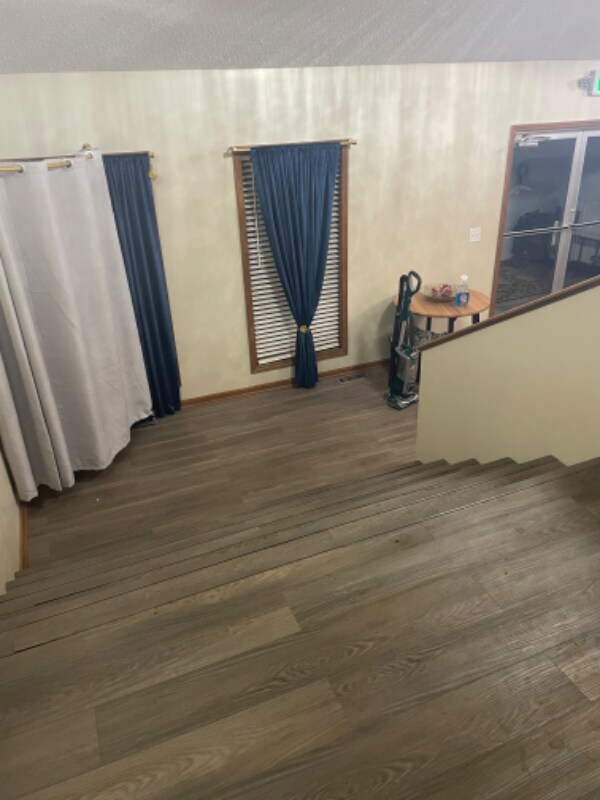 Building Photo - 920 w350
