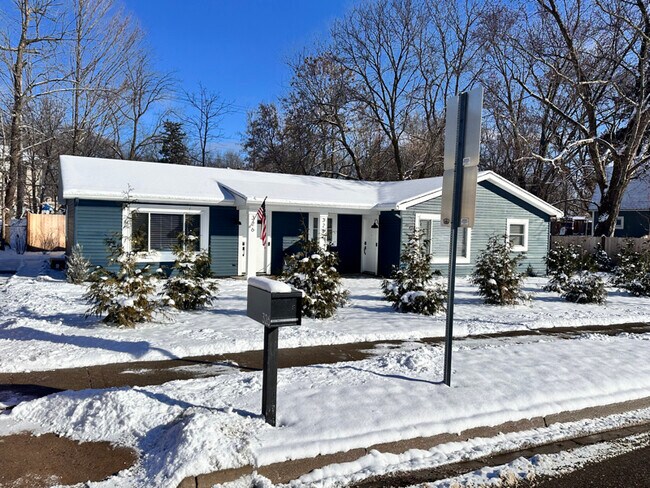 Building Photo - 326 E Livingston St