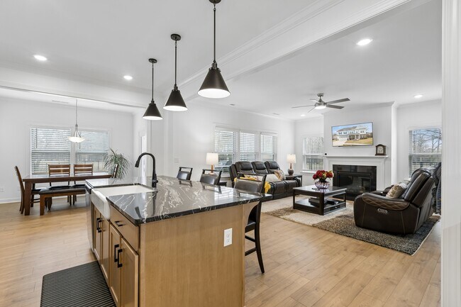Foto del edificio - 911 Cypress Pt Ln