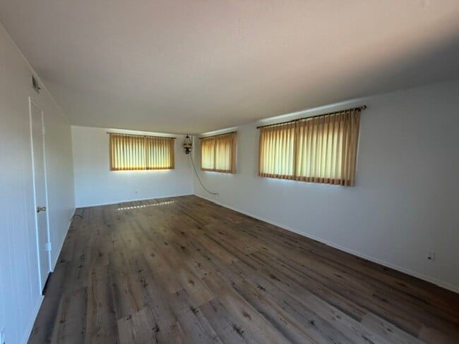 Building Photo - 460 Mariposa Dr