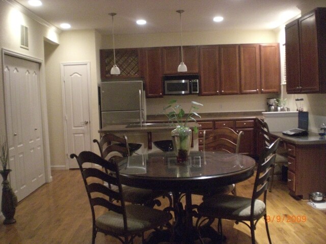 Building Photo - Stunning Condo In Westlake Townhomes!