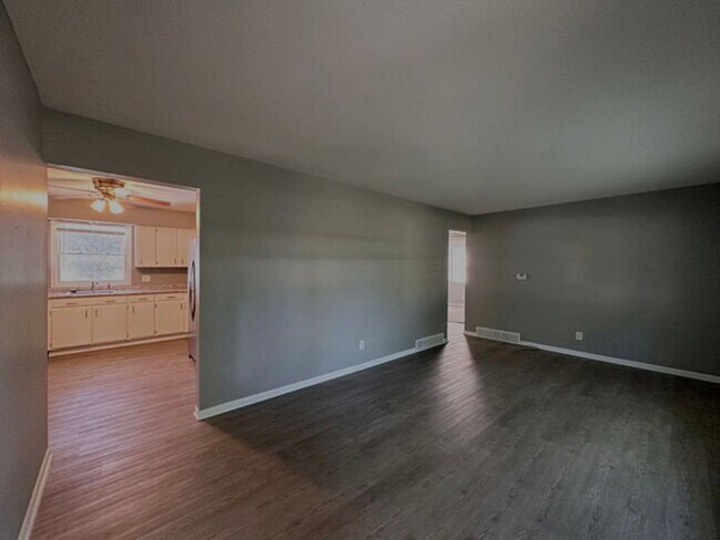 Foto del edificio - ESTABLISHED NEIGHBORHOOD!!  4 Bedroom, 2 Bath Home in Ankeny