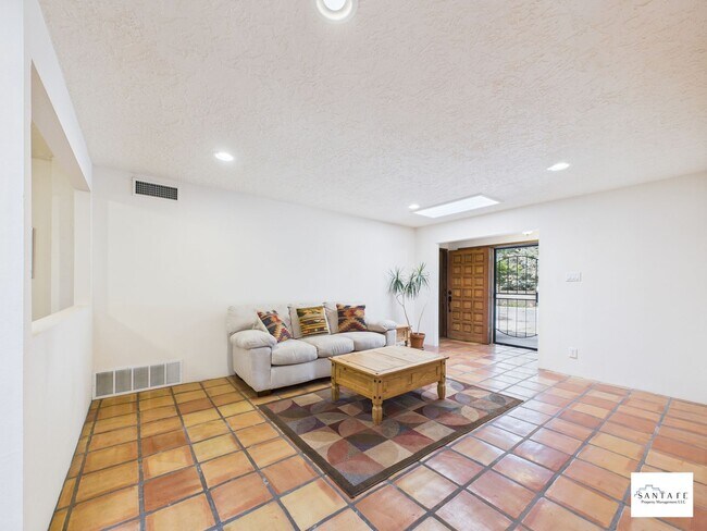 Building Photo - Fully Furnished Home available Now!