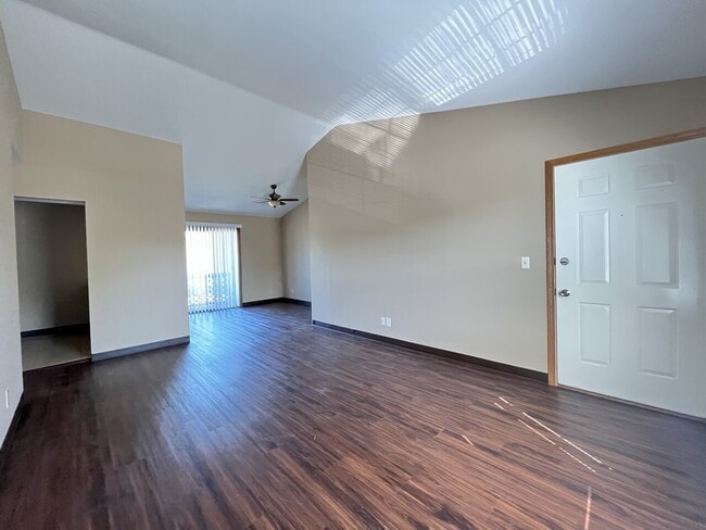 Building Photo - Lakewood Court Apartments