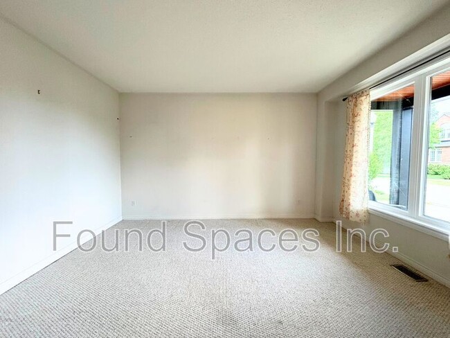 Building Photo - 12 Delrosa Way