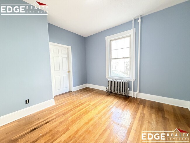 Foto del edificio - 22-24 Everett Sq. Unit 1