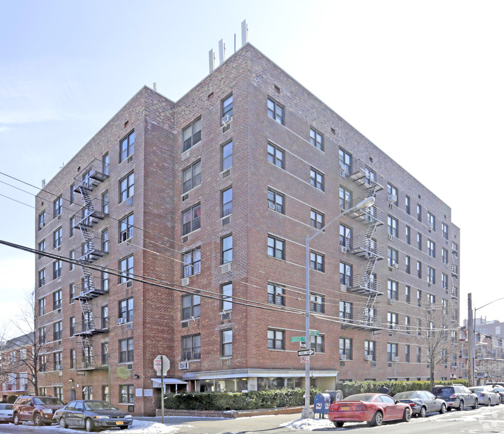 Primary Photo - 83-40 Britton Ave