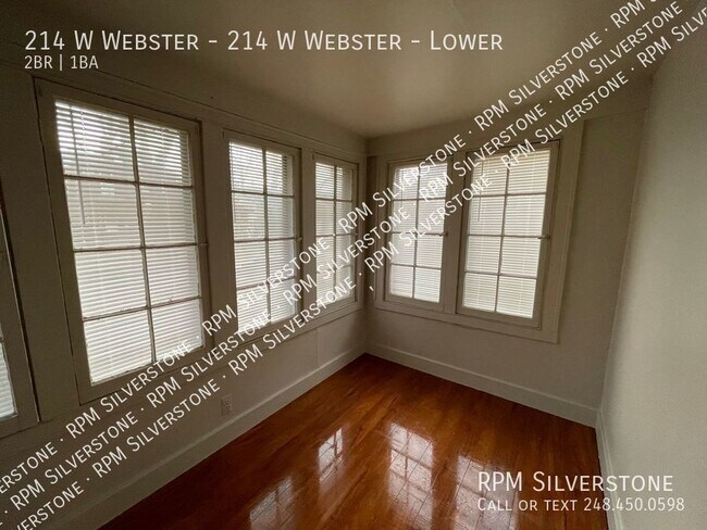 Building Photo - Spacious 2-bedroom