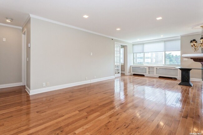 Foto del edificio - 111 Cherry Valley Ave