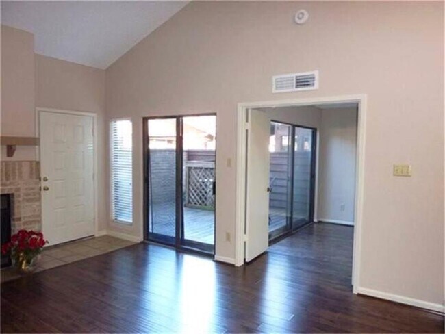 Foto del edificio - 2510 Grants Lake Blvd