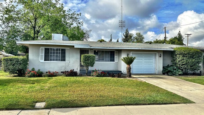 Foto del edificio - 766-767 Watson St and Tulare Ave Duplex