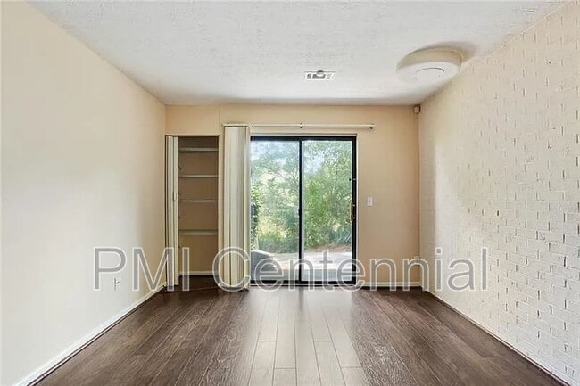 Foto del edificio - 76 Sandalwood Cir