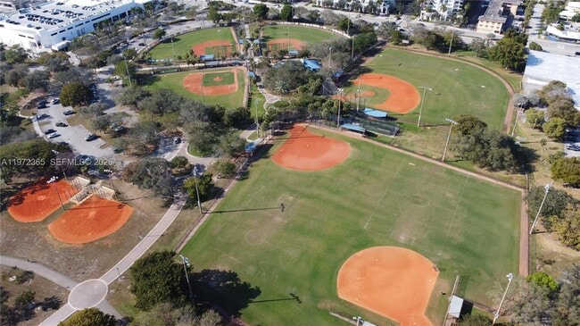 Building Photo - 744 NE 14th Ave