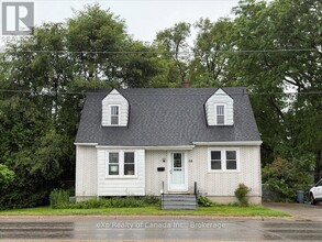 Building Photo - 68 Cedar St