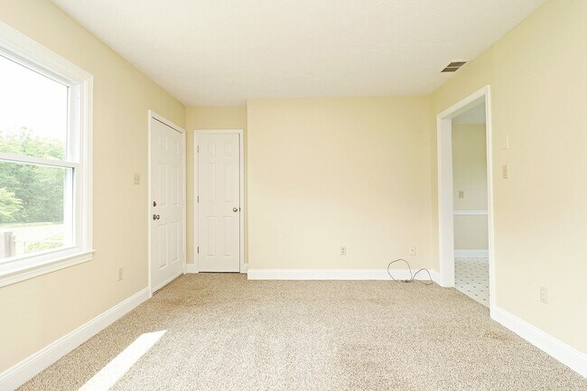 Foto del edificio - 10 Acre Scottsville Farmette - Bring Your ...