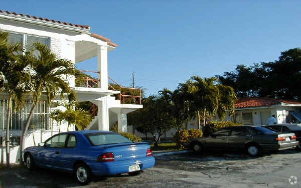 Foto del edificio - 471-481 NE 37th St