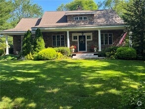 Building Photo - 93B Kickemuit Ave