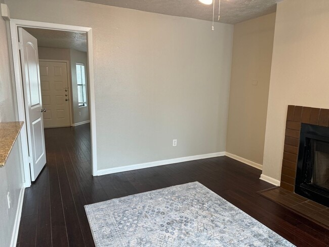 Building Photo - JULY 2025 PRE-LEASE Spacious 1 Bedroom 1 B...
