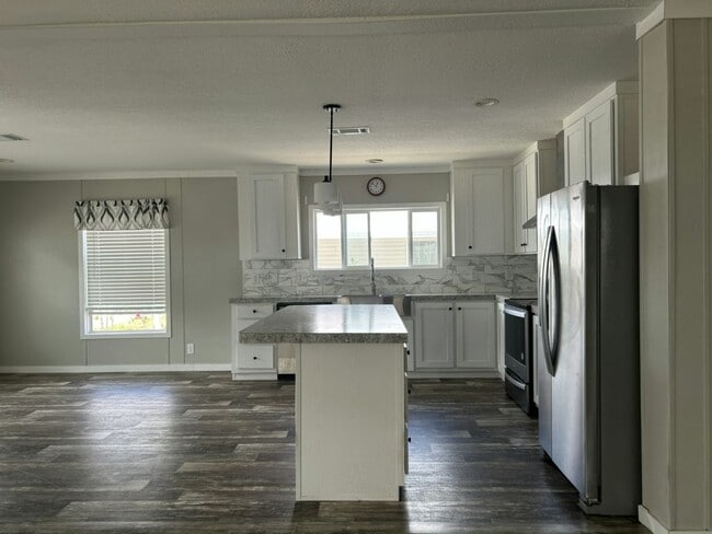 Building Photo - 456 Cecilia Dr