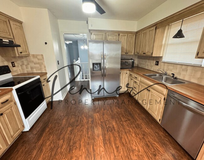 Foto del edificio - 1100 NW Oakridge Dr