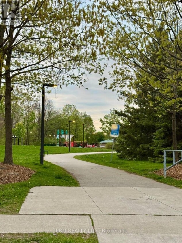 Photo du bâtiment - 4140-4140 Foxwood Dr