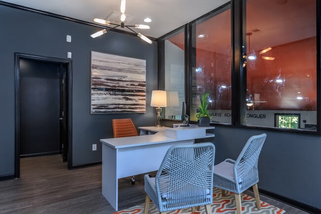 Photo - Crest at East Cobb Apartments