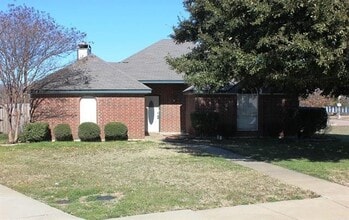 Building Photo - 1303 S 5th St