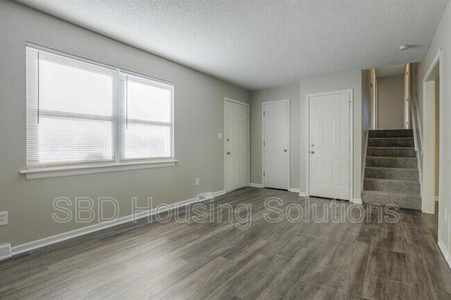 Foto del edificio - 16104 Slater Ave