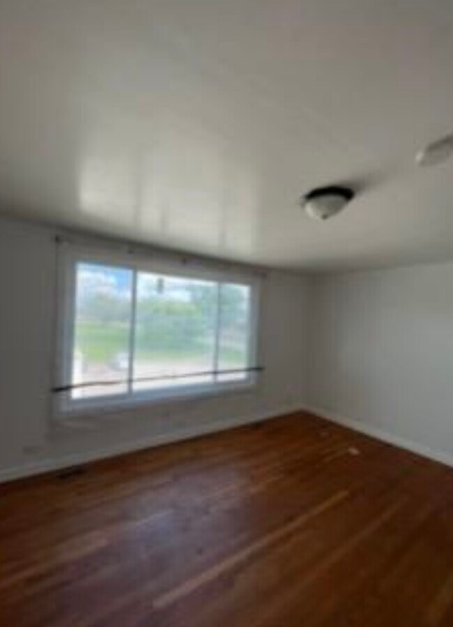 Living room - 14840 Ashland Ave