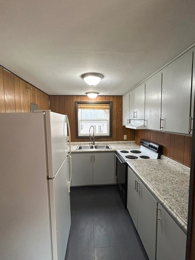 Building Photo - Coquille Living