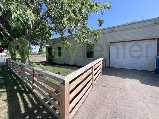 Building Photo - Well cared for 4bed/2bath in Central Mcallen