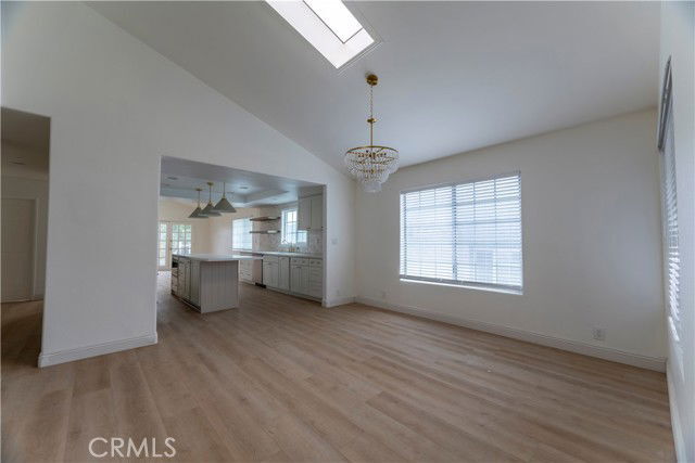 Foto del edificio - 719 W Mariposa Ave