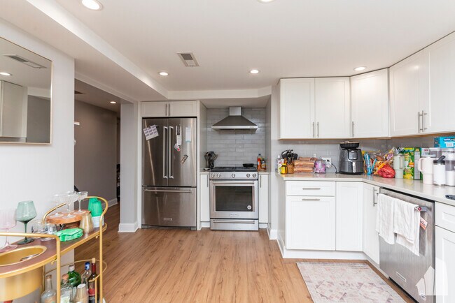 Foto del edificio - 1545 W Addison St