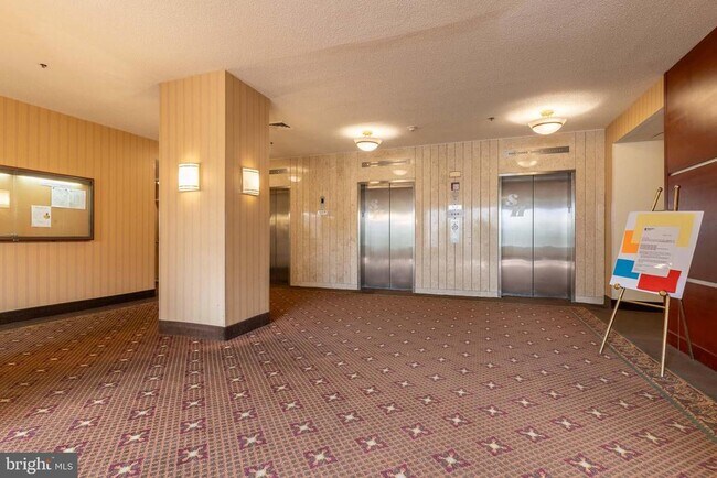 Foto del edificio - 3709 S George Mason Dr