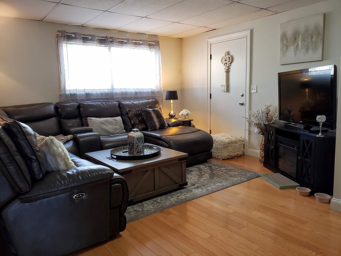 Living Room - 185 Linwood Ave