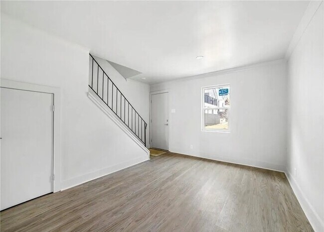 Building Photo - 2bedr 2bath Conveniently located in the Village