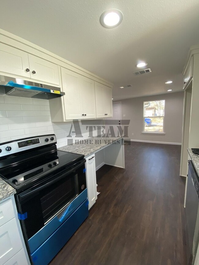 Foto del edificio - Fully Remodeled 2 Bedroom 1 Bathroom in To...