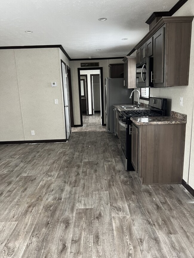 Building Photo - 333 E Lakewood Blvd