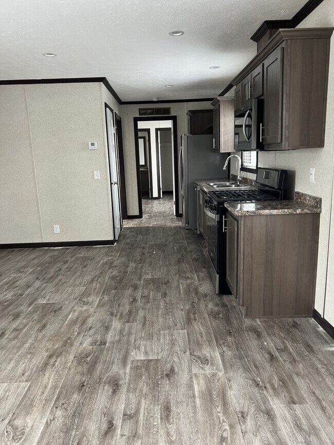 Foto del edificio - 333 E Lakewood Blvd